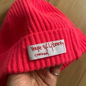 House of Liberty - Bright pink women’s cashmere beanie